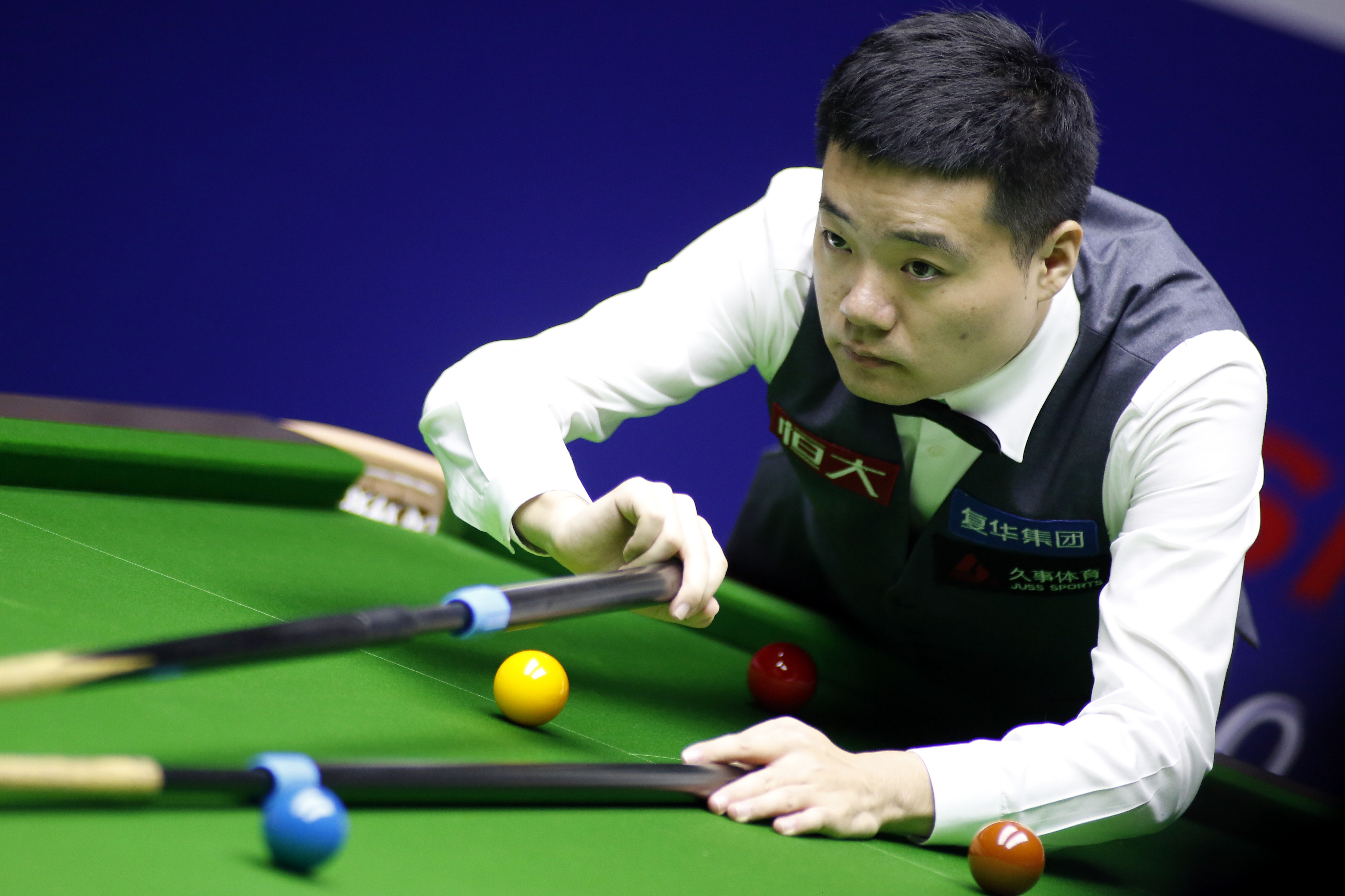 关注首发评 关注首发评